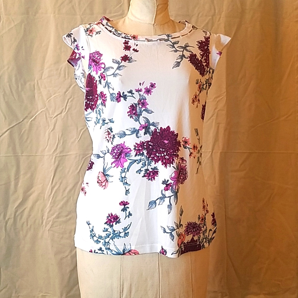 XS Candies White and floral blouse
